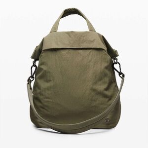 Lululemon On My Level bag. Amazing condition, hardly used!